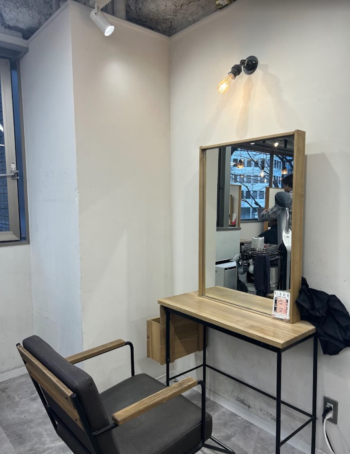DIECE SHIBUYA 店内 — スタイリング席